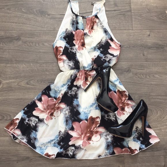 style rack Dresses & Skirts - Style Rack floral halter dress ~ Size Medium